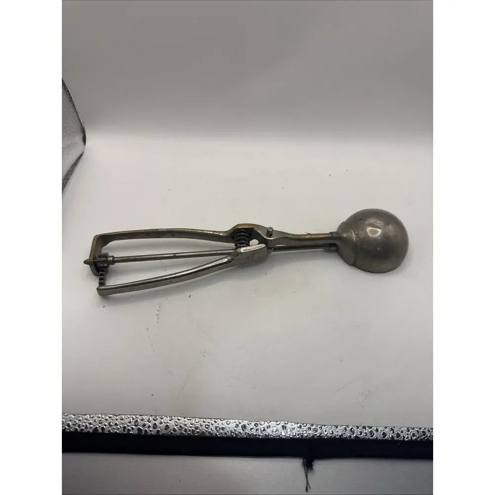 Vintage Gilchrist No. 30 Brass Ice Cream Scoop w/ Spring Loaded Handle ~ Works